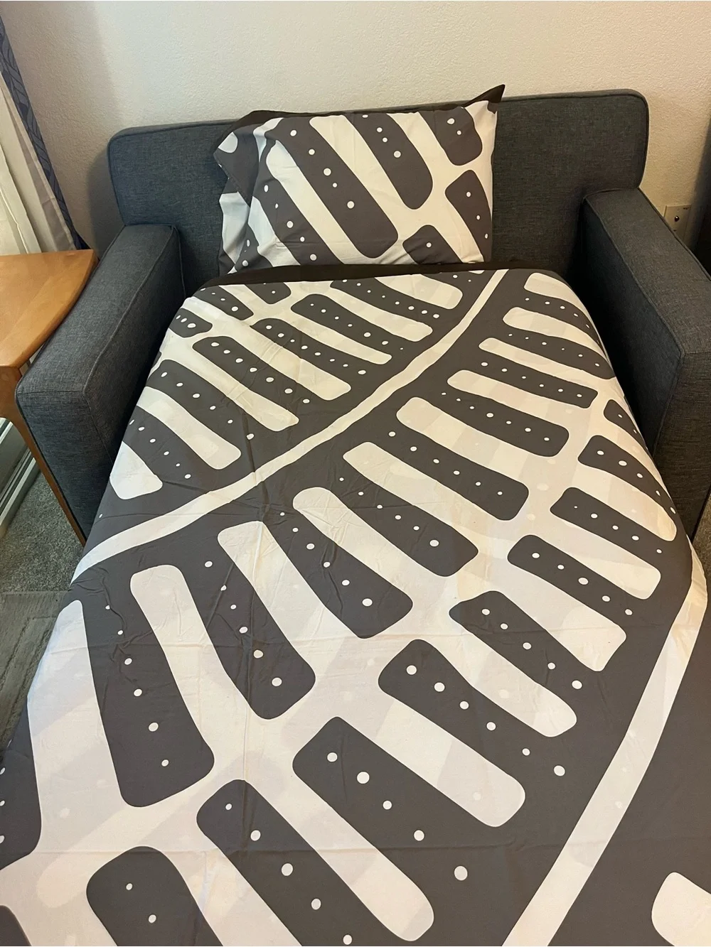IKEA Classic Queen Duvet MINUS one Pillowcase. Perfect otherwise!